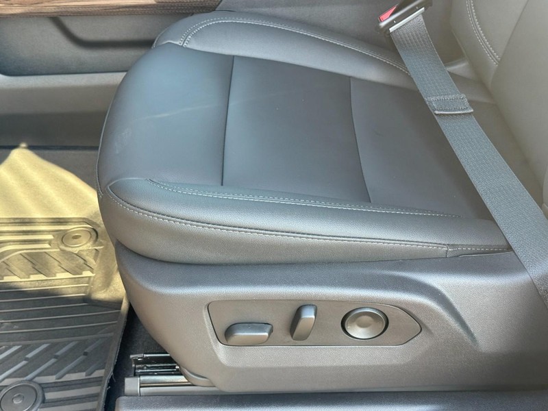 Chevrolet Silverado 1500 Vehicle Full-screen Gallery Image 11