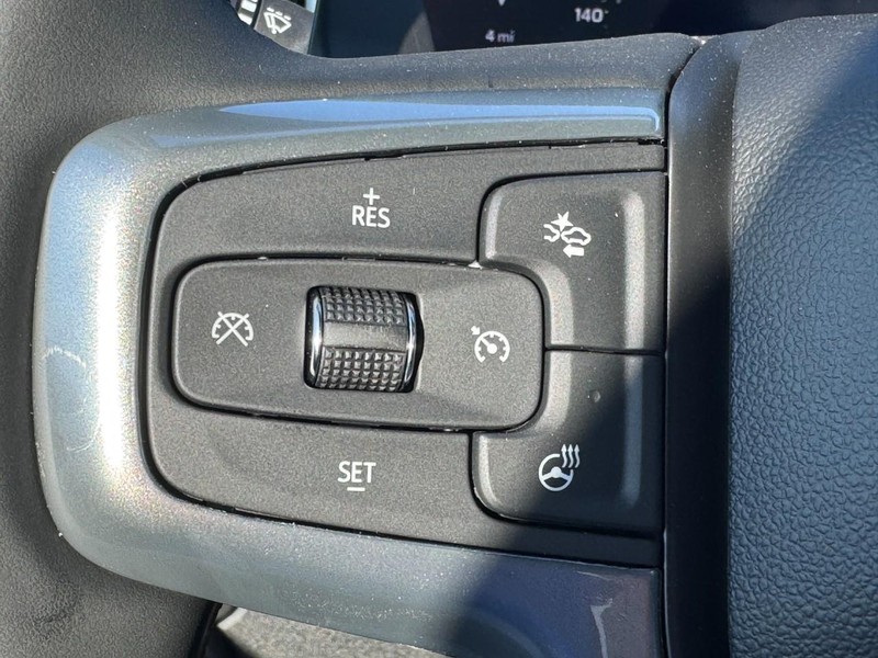 Chevrolet Silverado 1500 Vehicle Full-screen Gallery Image 13