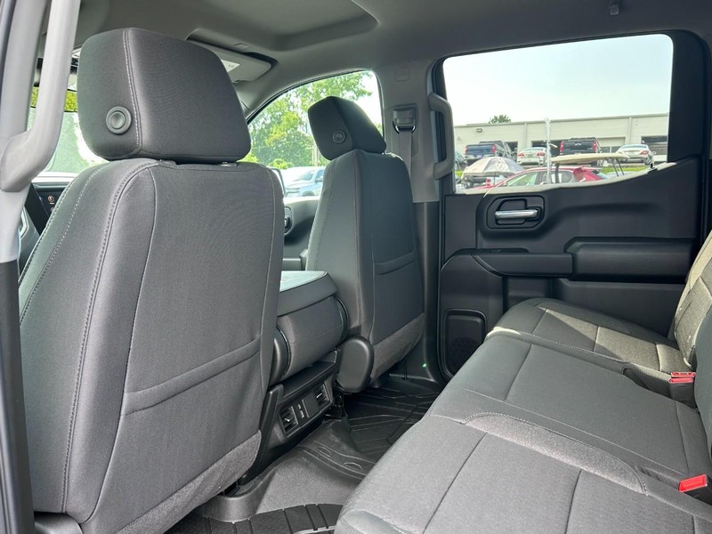 Chevrolet Silverado 1500 Vehicle Full-screen Gallery Image 6