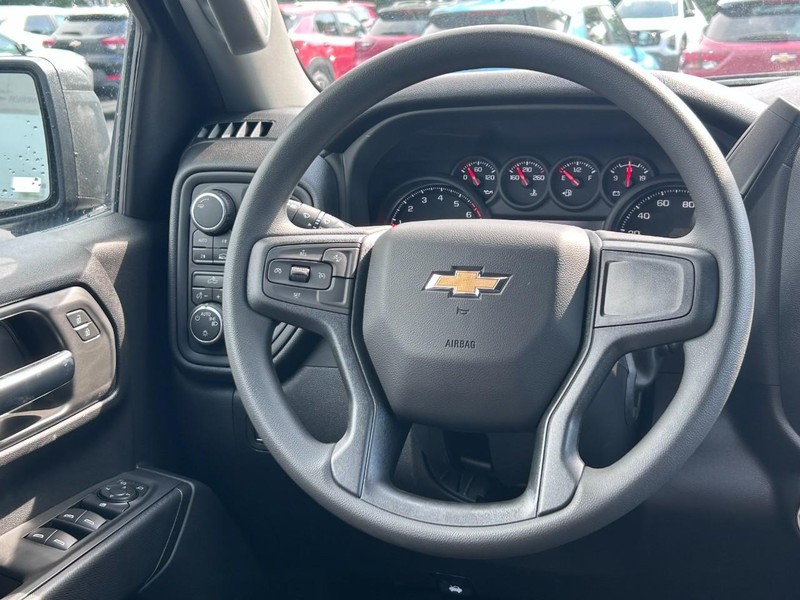 Chevrolet Silverado 1500 Vehicle Full-screen Gallery Image 8