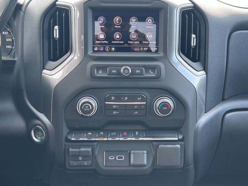 Chevrolet Silverado 1500 Vehicle Full-screen Gallery Image 9