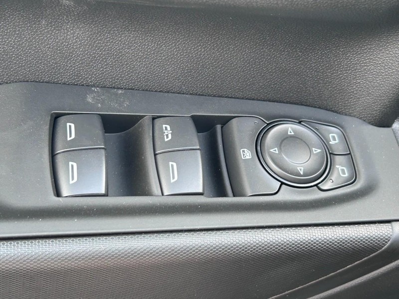 Chevrolet Silverado 1500 Vehicle Full-screen Gallery Image 10