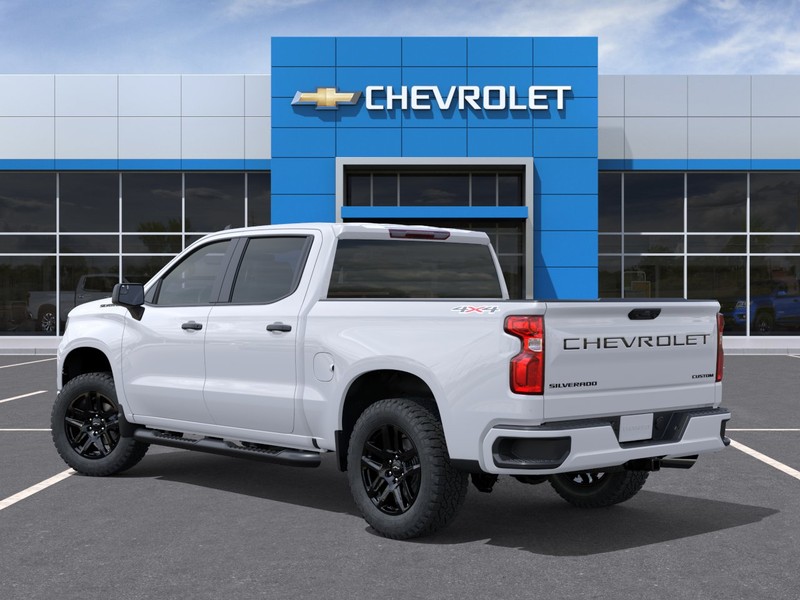 Chevrolet Silverado 1500 Vehicle Full-screen Gallery Image 3