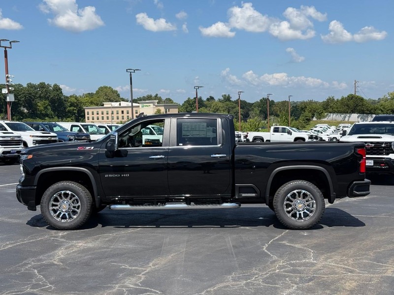 Chevrolet Silverado 2500HD Vehicle Full-screen Gallery Image 2