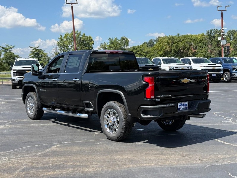 Chevrolet Silverado 2500HD Vehicle Full-screen Gallery Image 3