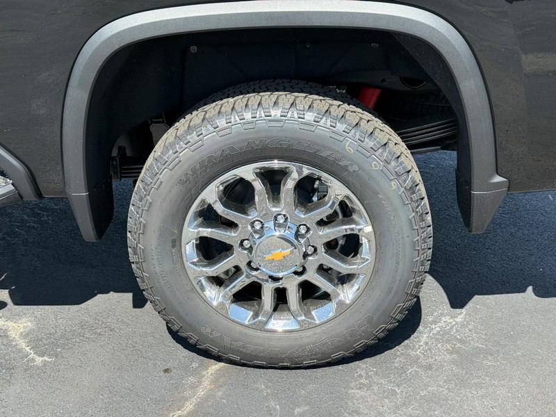 Chevrolet Silverado 2500HD Vehicle Full-screen Gallery Image 4