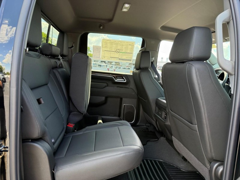 Chevrolet Silverado 2500HD Vehicle Full-screen Gallery Image 5