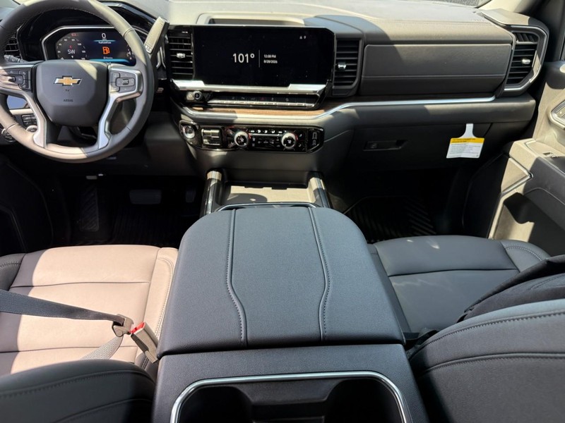 Chevrolet Silverado 2500HD Vehicle Full-screen Gallery Image 6