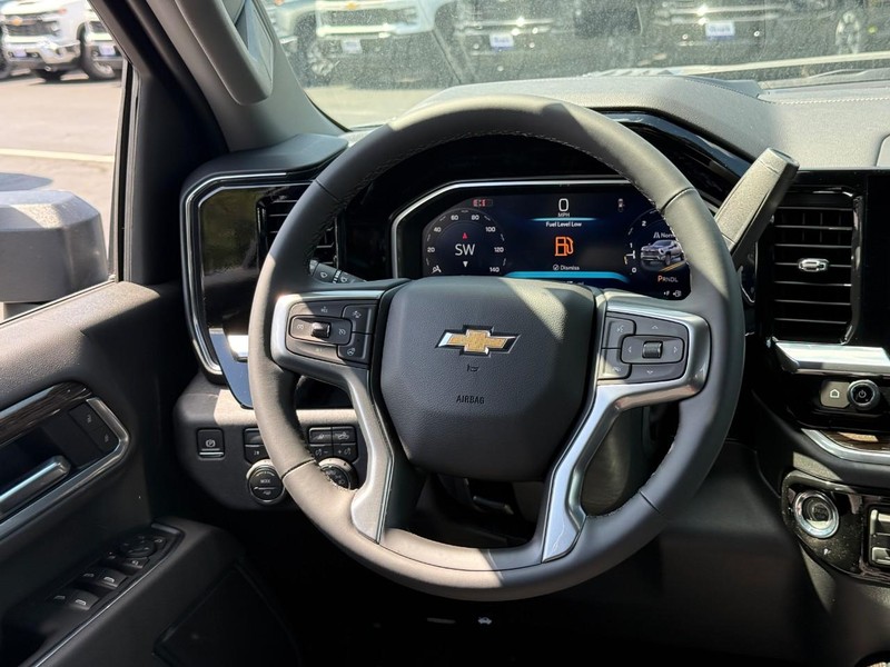Chevrolet Silverado 2500HD Vehicle Full-screen Gallery Image 7