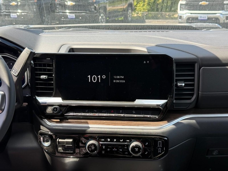 Chevrolet Silverado 2500HD Vehicle Full-screen Gallery Image 8