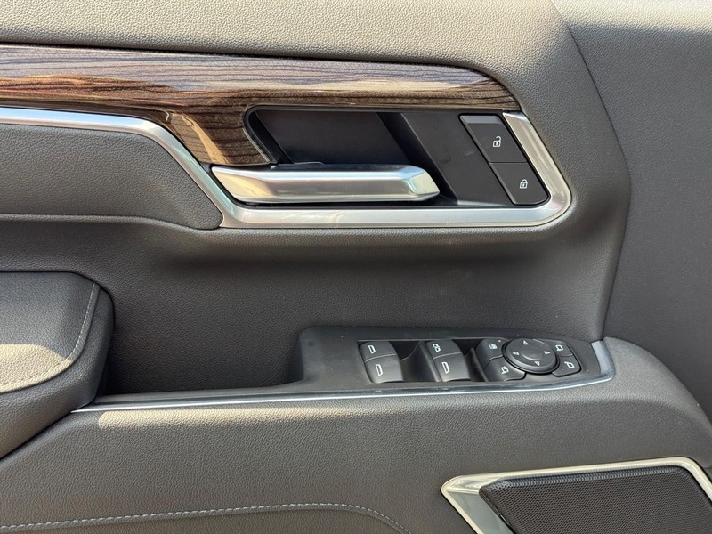Chevrolet Silverado 2500HD Vehicle Full-screen Gallery Image 10
