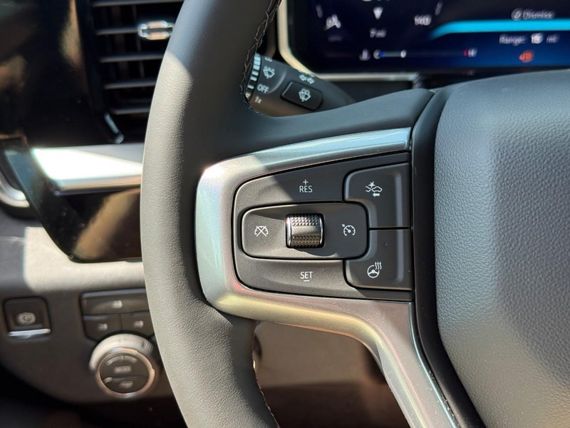 Chevrolet Silverado 2500HD Vehicle Full-screen Gallery Image 13