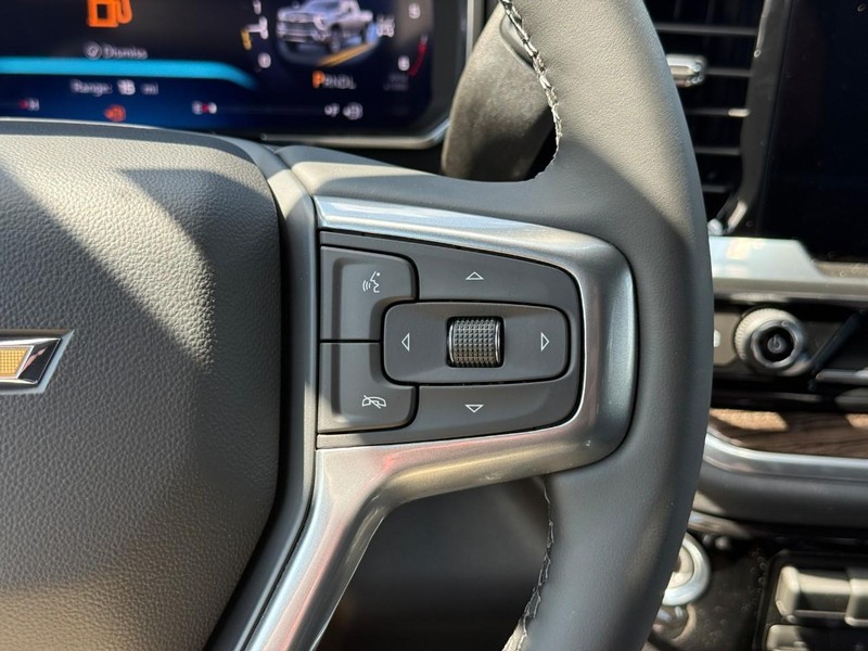 Chevrolet Silverado 2500HD Vehicle Full-screen Gallery Image 14