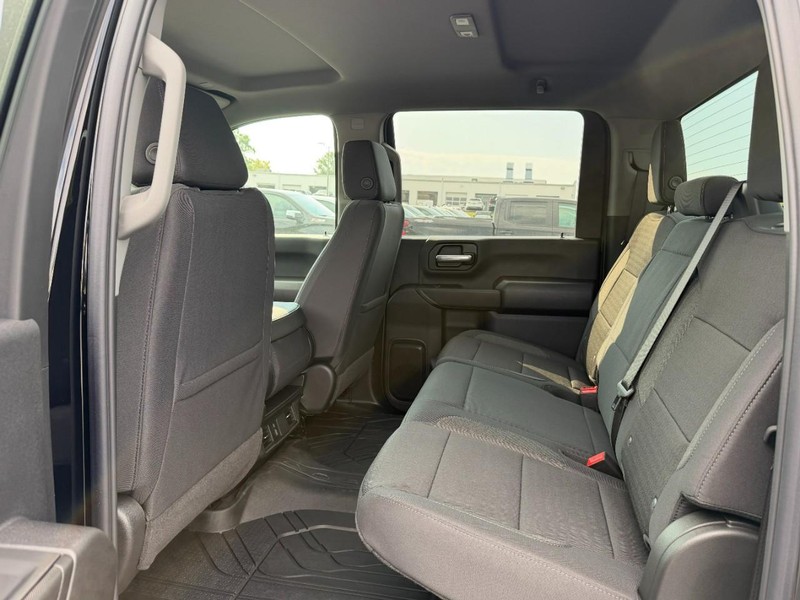 Chevrolet Silverado 2500HD Vehicle Full-screen Gallery Image 4