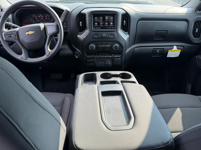 Chevrolet Silverado 2500HD Vehicle Full-screen Gallery Image 5