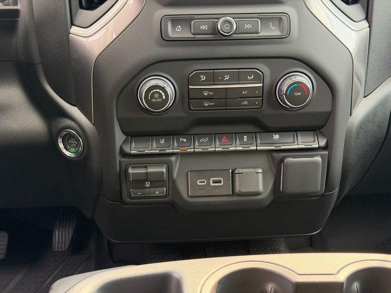 Chevrolet Silverado 2500HD Vehicle Full-screen Gallery Image 8