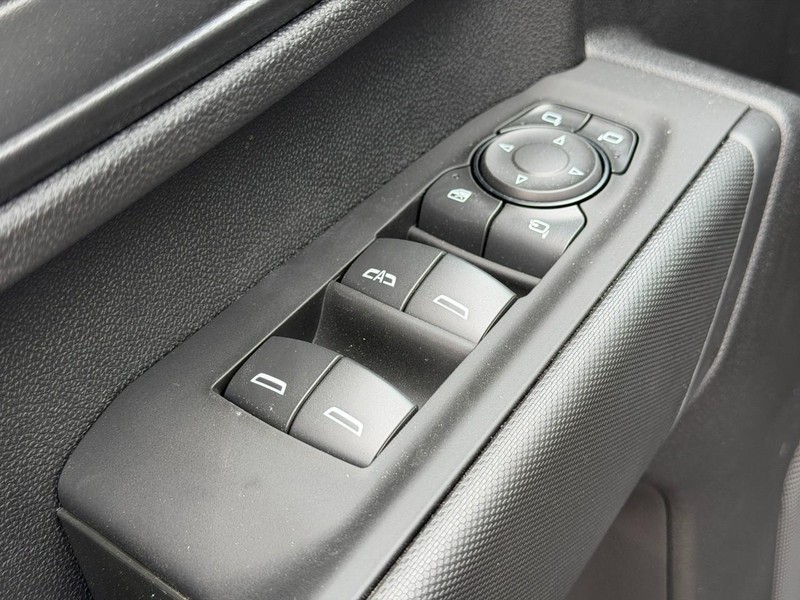 Chevrolet Silverado 2500HD Vehicle Full-screen Gallery Image 9