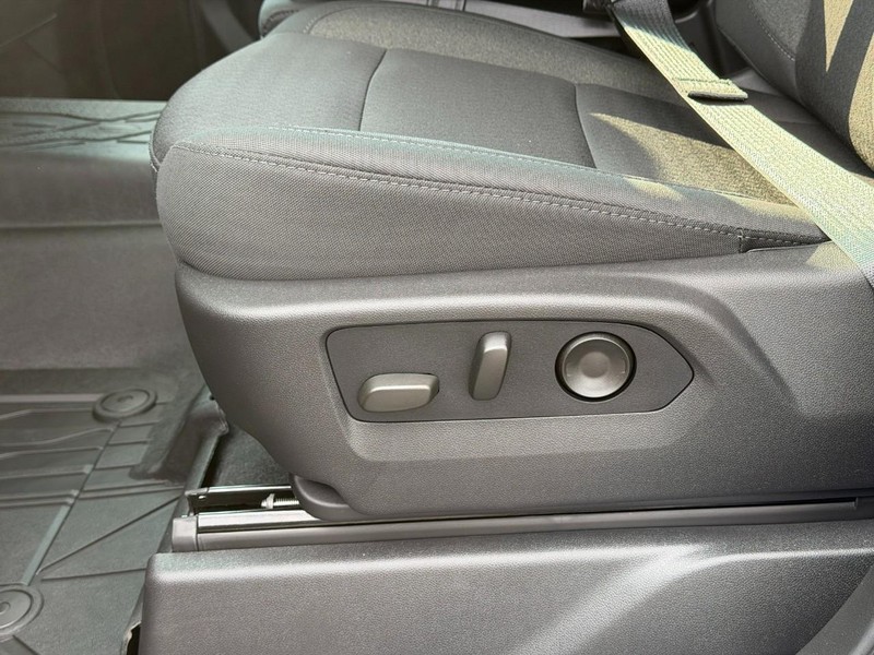 Chevrolet Silverado 2500HD Vehicle Full-screen Gallery Image 10