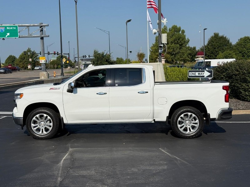 Chevrolet Silverado 1500 Vehicle Full-screen Gallery Image 2