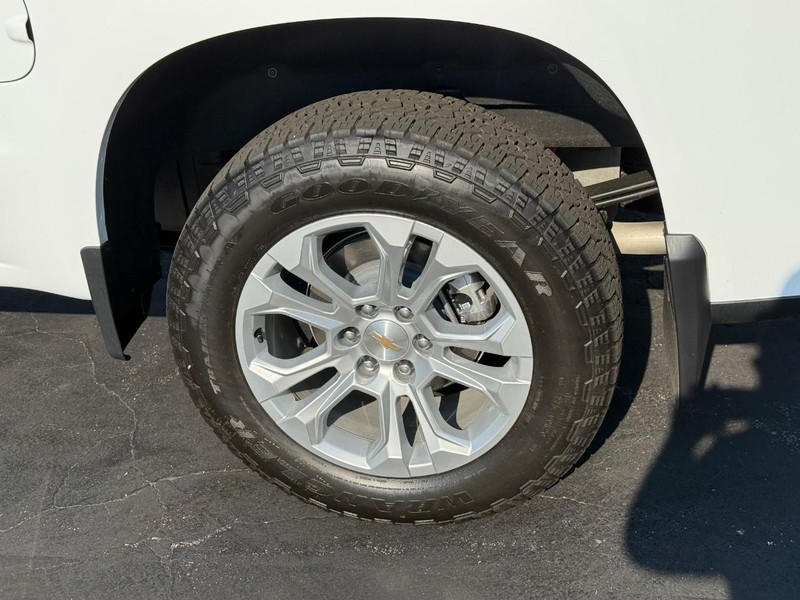 Chevrolet Silverado 1500 Vehicle Full-screen Gallery Image 4