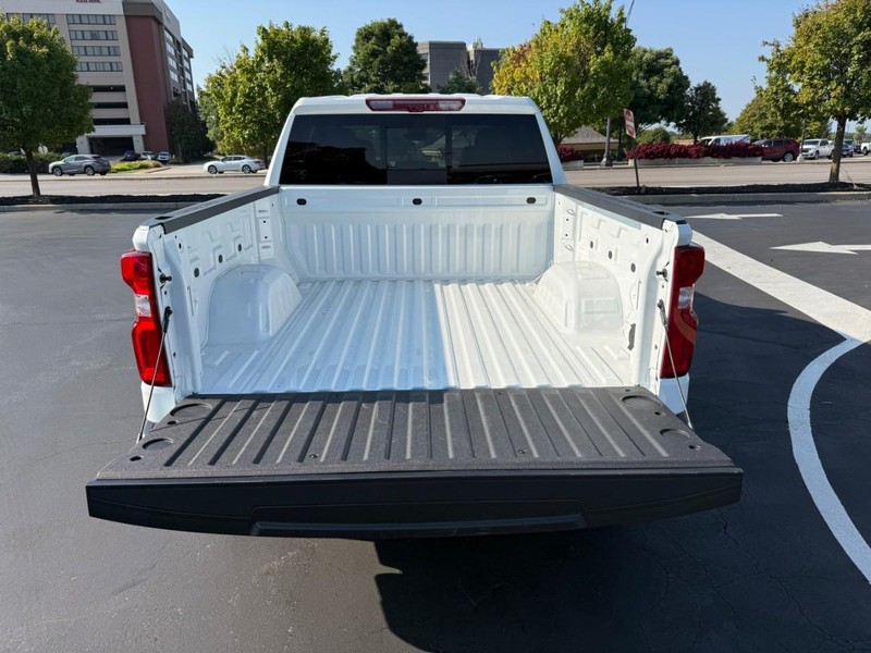 Chevrolet Silverado 1500 Vehicle Full-screen Gallery Image 6