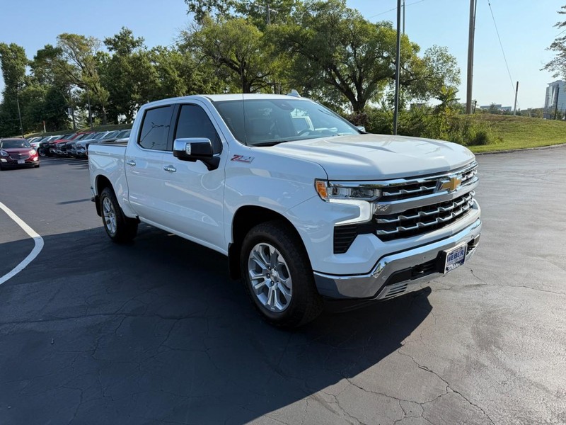 Chevrolet Silverado 1500 Vehicle Full-screen Gallery Image 9