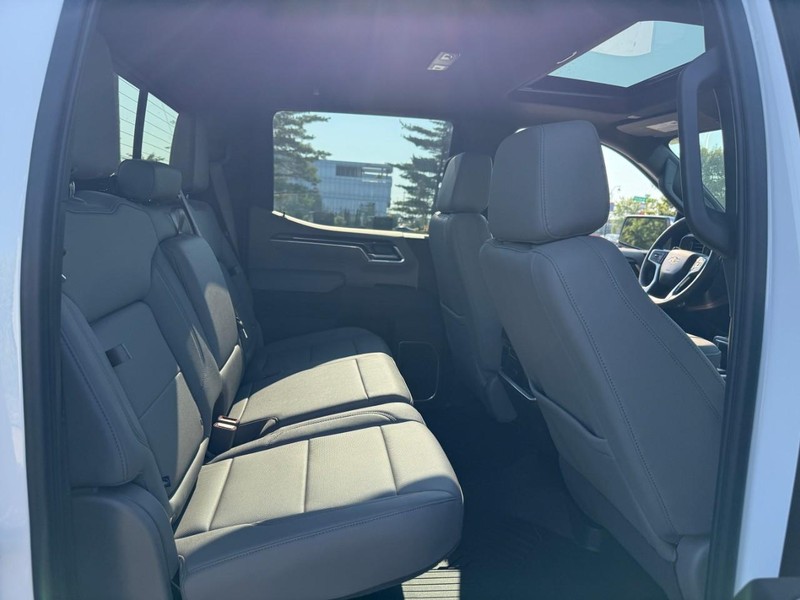 Chevrolet Silverado 1500 Vehicle Full-screen Gallery Image 11