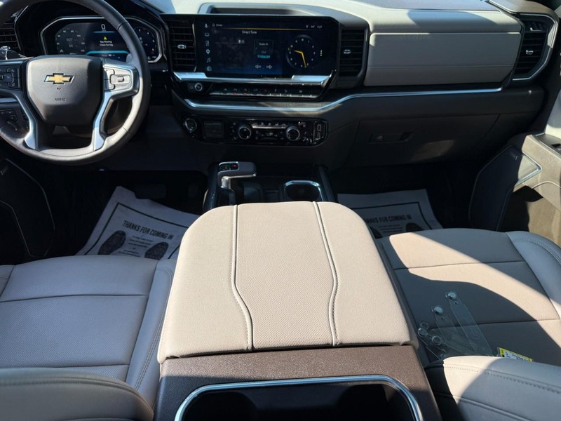 Chevrolet Silverado 1500 Vehicle Full-screen Gallery Image 12