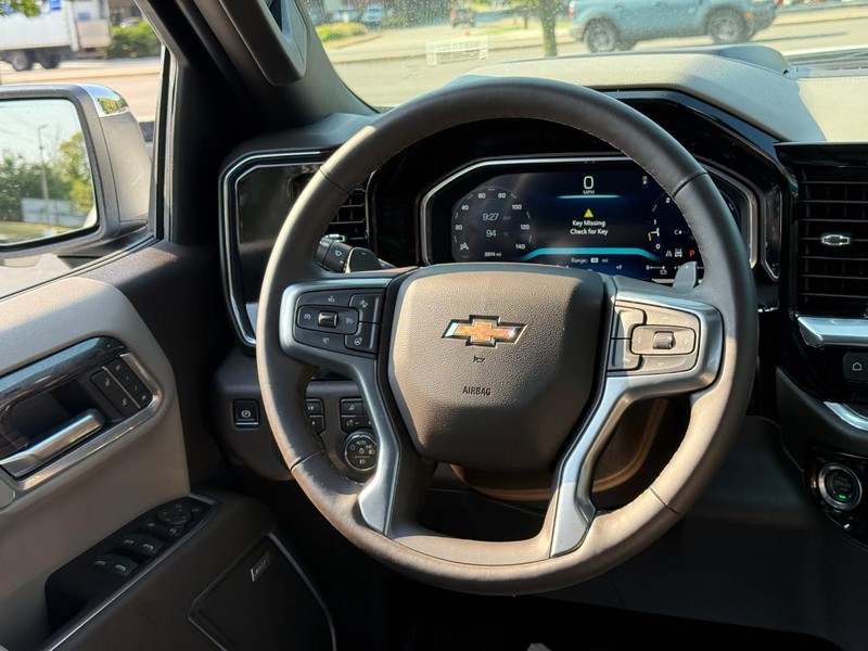 Chevrolet Silverado 1500 Vehicle Full-screen Gallery Image 13