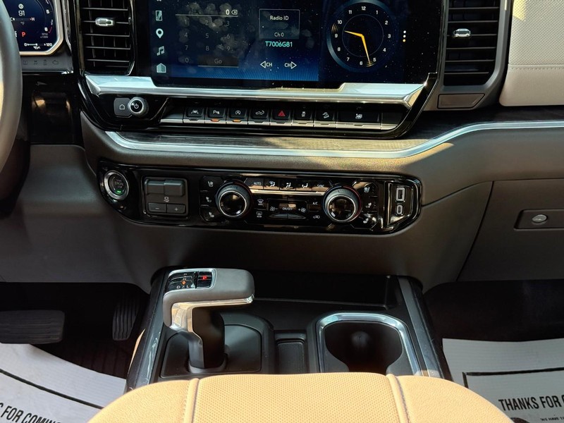 Chevrolet Silverado 1500 Vehicle Full-screen Gallery Image 15