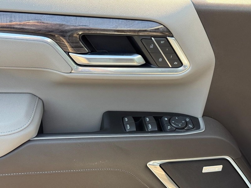 Chevrolet Silverado 1500 Vehicle Full-screen Gallery Image 16