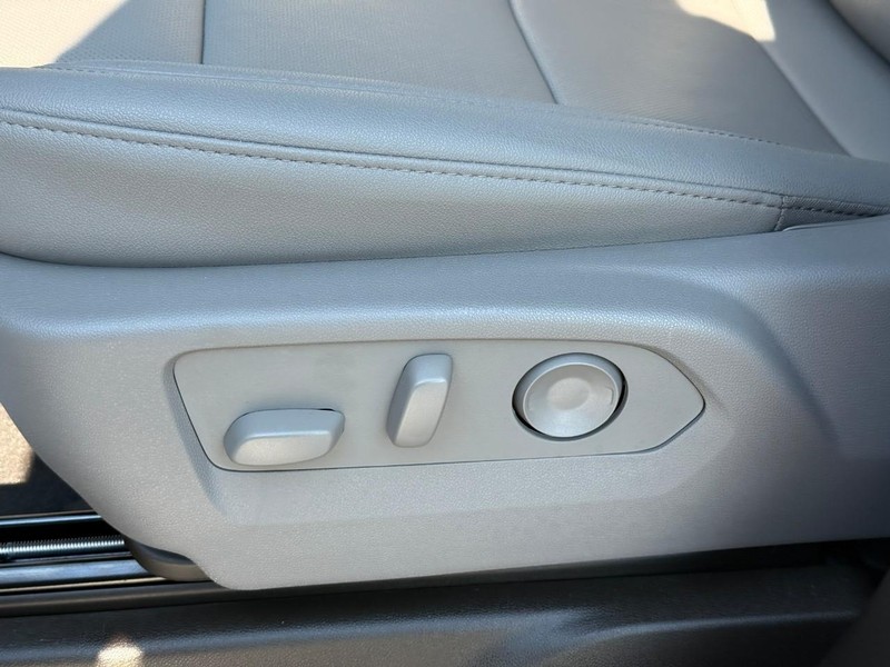 Chevrolet Silverado 1500 Vehicle Full-screen Gallery Image 19