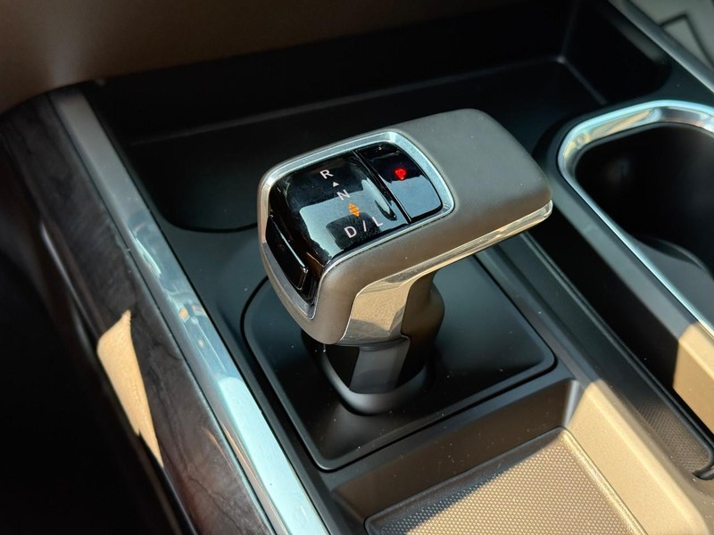 Chevrolet Silverado 1500 Vehicle Full-screen Gallery Image 22