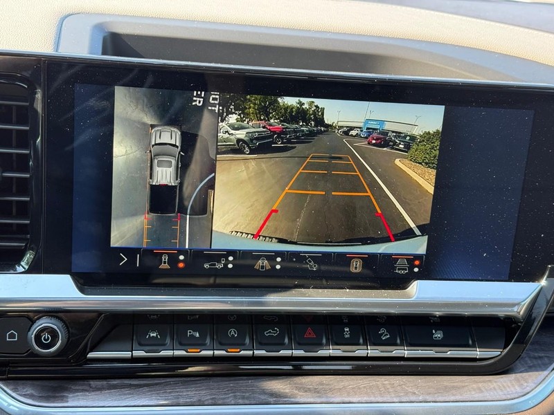 Chevrolet Silverado 1500 Vehicle Full-screen Gallery Image 25