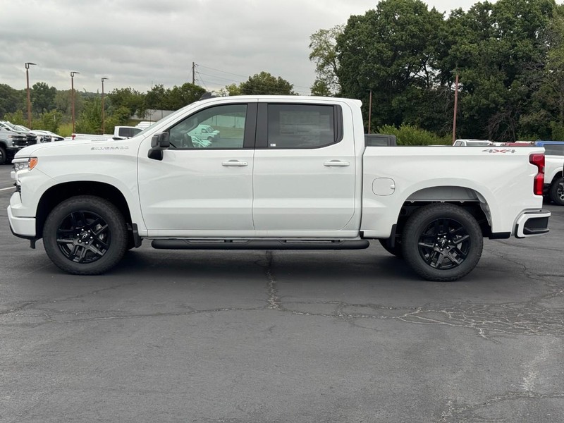 Chevrolet Silverado 1500 Vehicle Full-screen Gallery Image 2