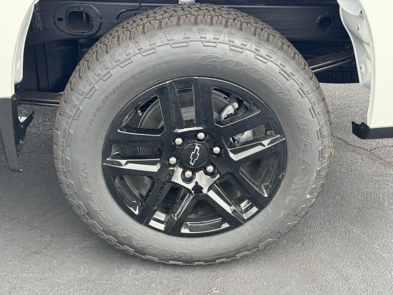 Chevrolet Silverado 1500 Vehicle Full-screen Gallery Image 5