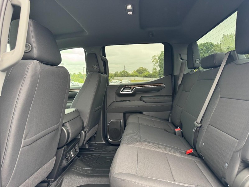 Chevrolet Silverado 1500 Vehicle Full-screen Gallery Image 6