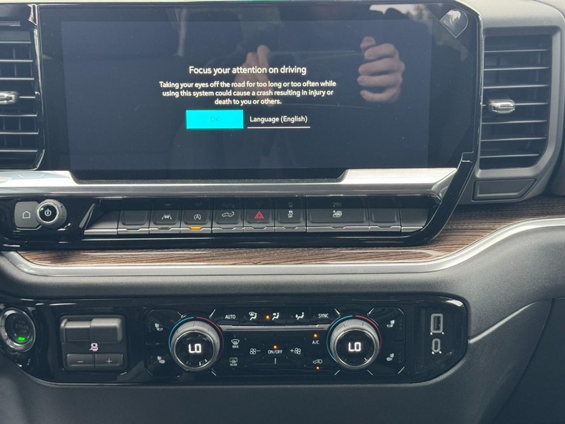 Chevrolet Silverado 1500 Vehicle Full-screen Gallery Image 9