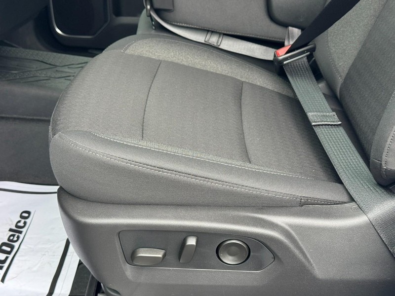 Chevrolet Silverado 1500 Vehicle Full-screen Gallery Image 10