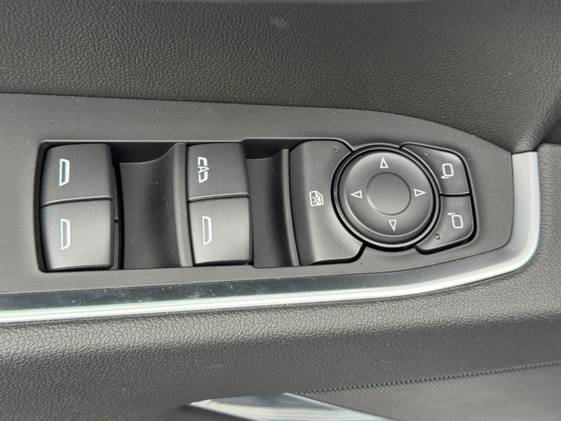 Chevrolet Silverado 1500 Vehicle Full-screen Gallery Image 11
