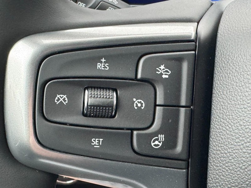 Chevrolet Silverado 1500 Vehicle Full-screen Gallery Image 12