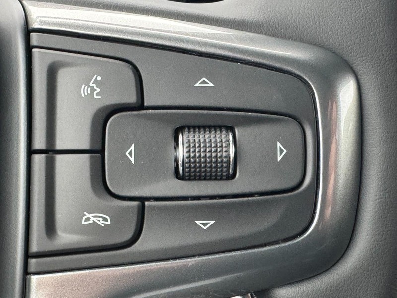Chevrolet Silverado 1500 Vehicle Full-screen Gallery Image 13
