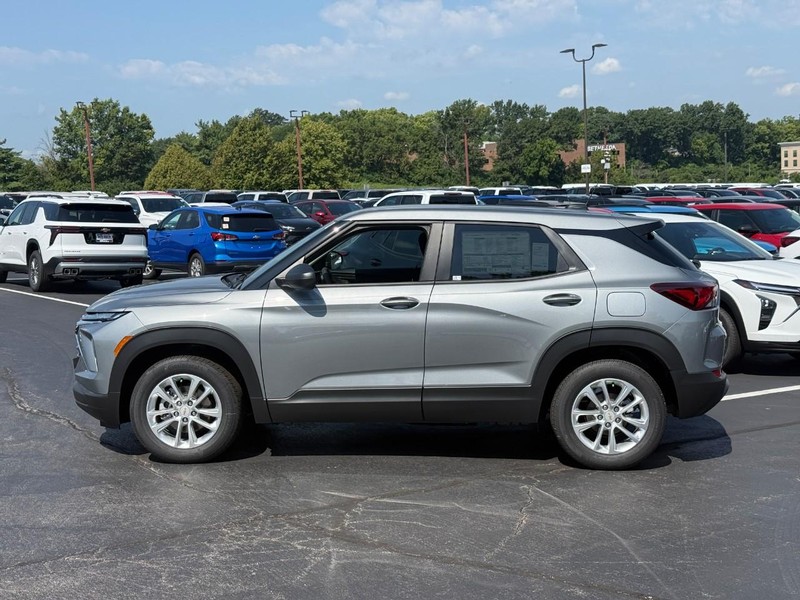 Chevrolet TrailBlazer Vehicle Full-screen Gallery Image 2