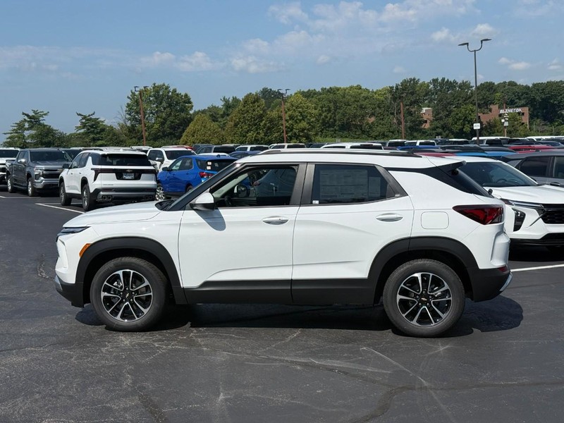 Chevrolet TrailBlazer Vehicle Full-screen Gallery Image 2