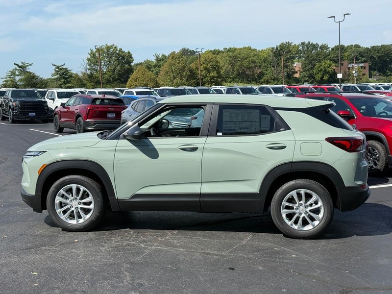 Chevrolet TrailBlazer Vehicle Full-screen Gallery Image 2