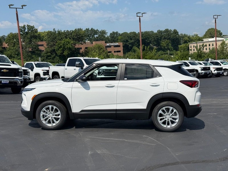 Chevrolet TrailBlazer Vehicle Full-screen Gallery Image 2