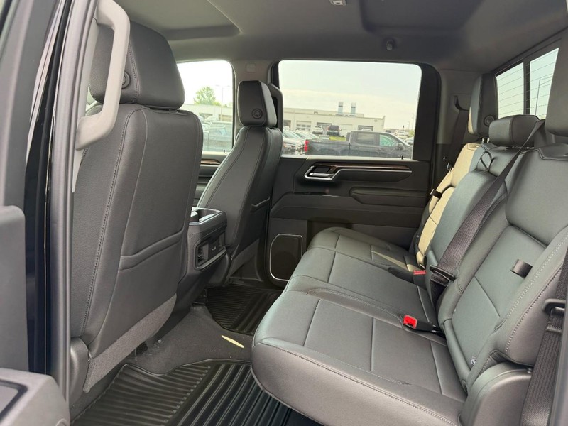 Chevrolet Silverado 2500HD Vehicle Full-screen Gallery Image 4
