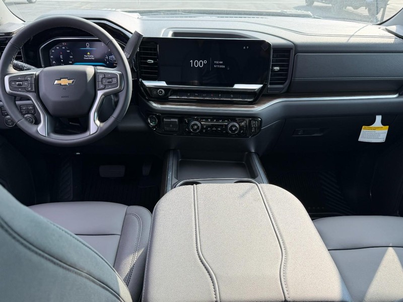 Chevrolet Silverado 2500HD Vehicle Full-screen Gallery Image 5