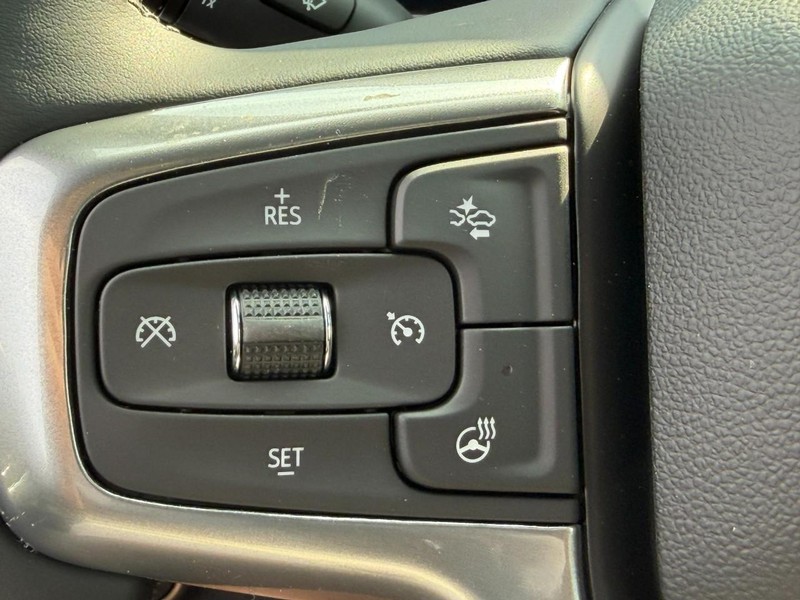 Chevrolet Silverado 2500HD Vehicle Full-screen Gallery Image 11