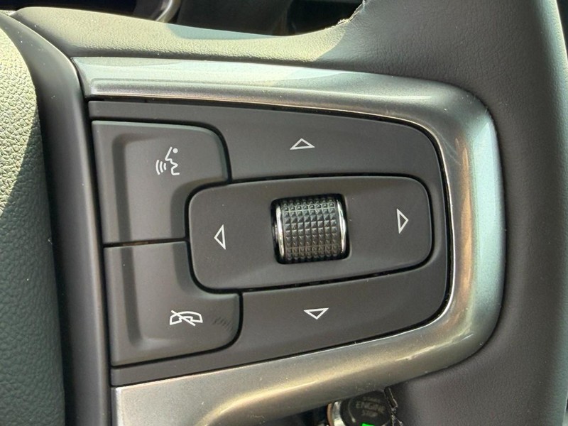 Chevrolet Silverado 2500HD Vehicle Full-screen Gallery Image 12